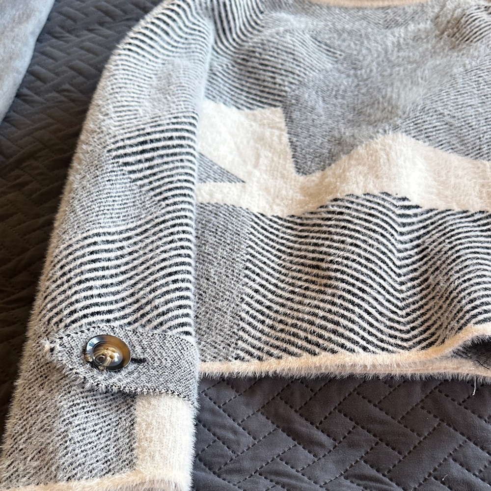 Cyrus Double-Breasted Geometric Pea Coat - Gray & White - Picture 8 of 10